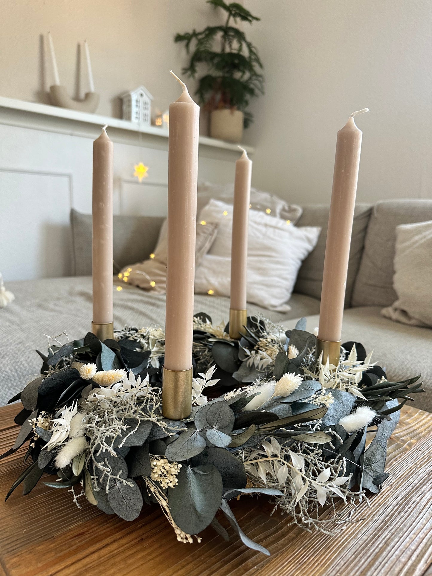 Greenery Adventskranz mit vier Kerzen und Trockenblumen – nachhaltige Weihnachtsdeko