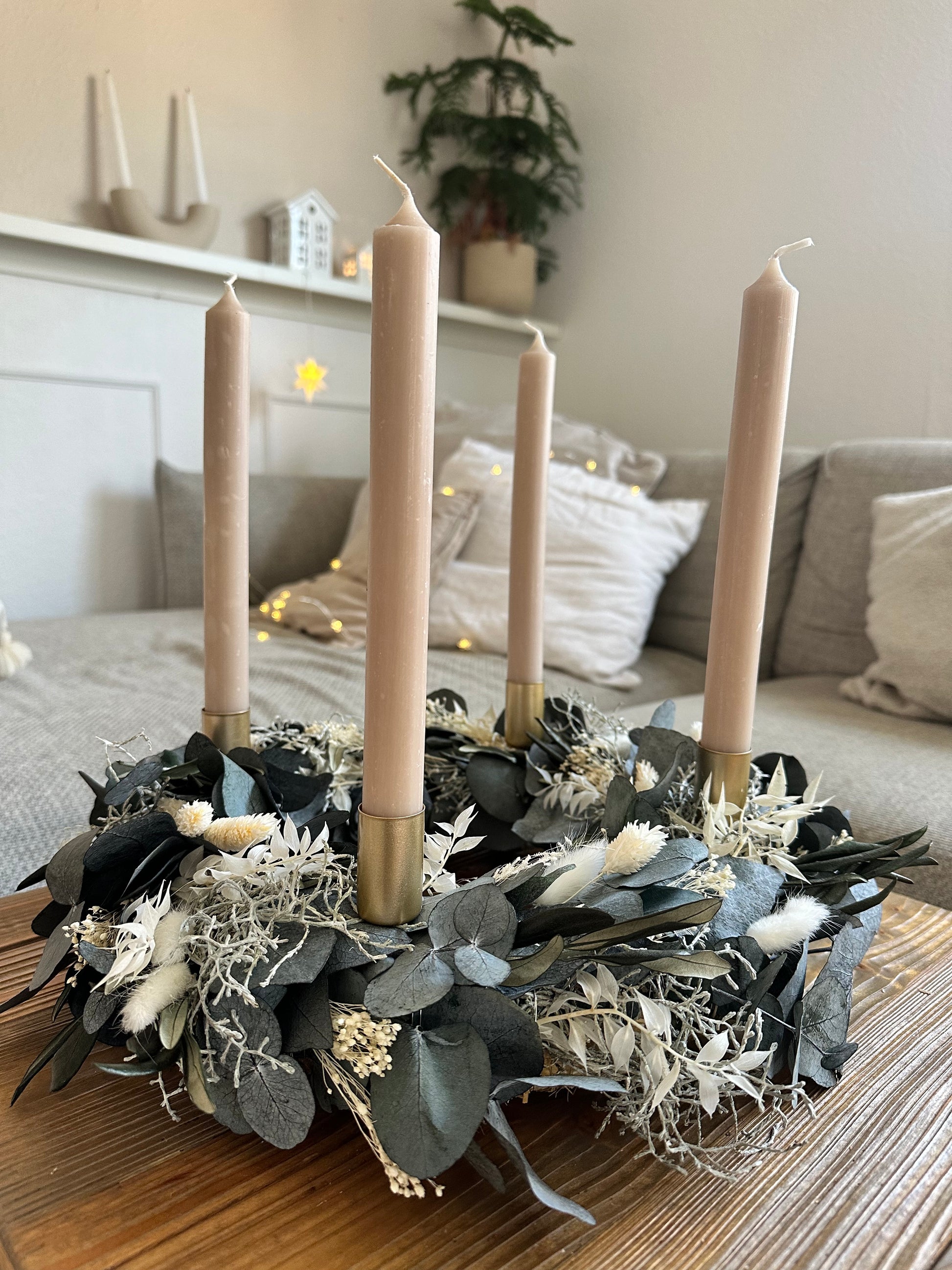 Greenery Adventskranz mit vier Kerzen und Trockenblumen – nachhaltige Weihnachtsdeko