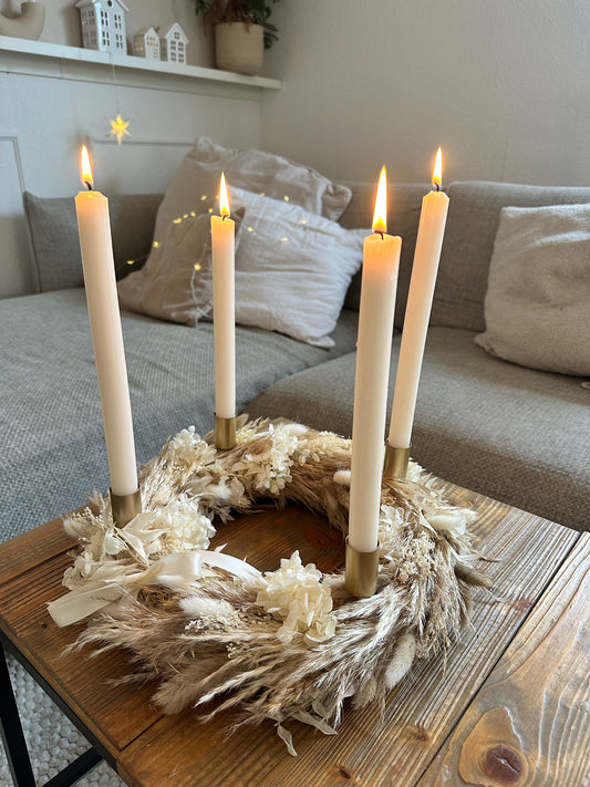 Adventskranz Adventsgesteck aus Trockenblumen in Creme, Beige und Weiß – handgemacht von lizasliving
