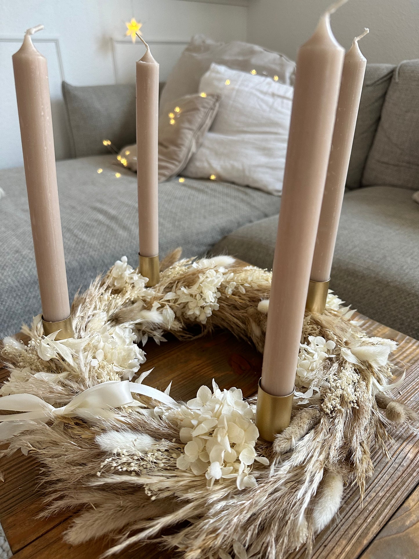 Eleganter Adventskranz mit Trockenblumen – natürliche Weihnachtsstimmung von lizasliving