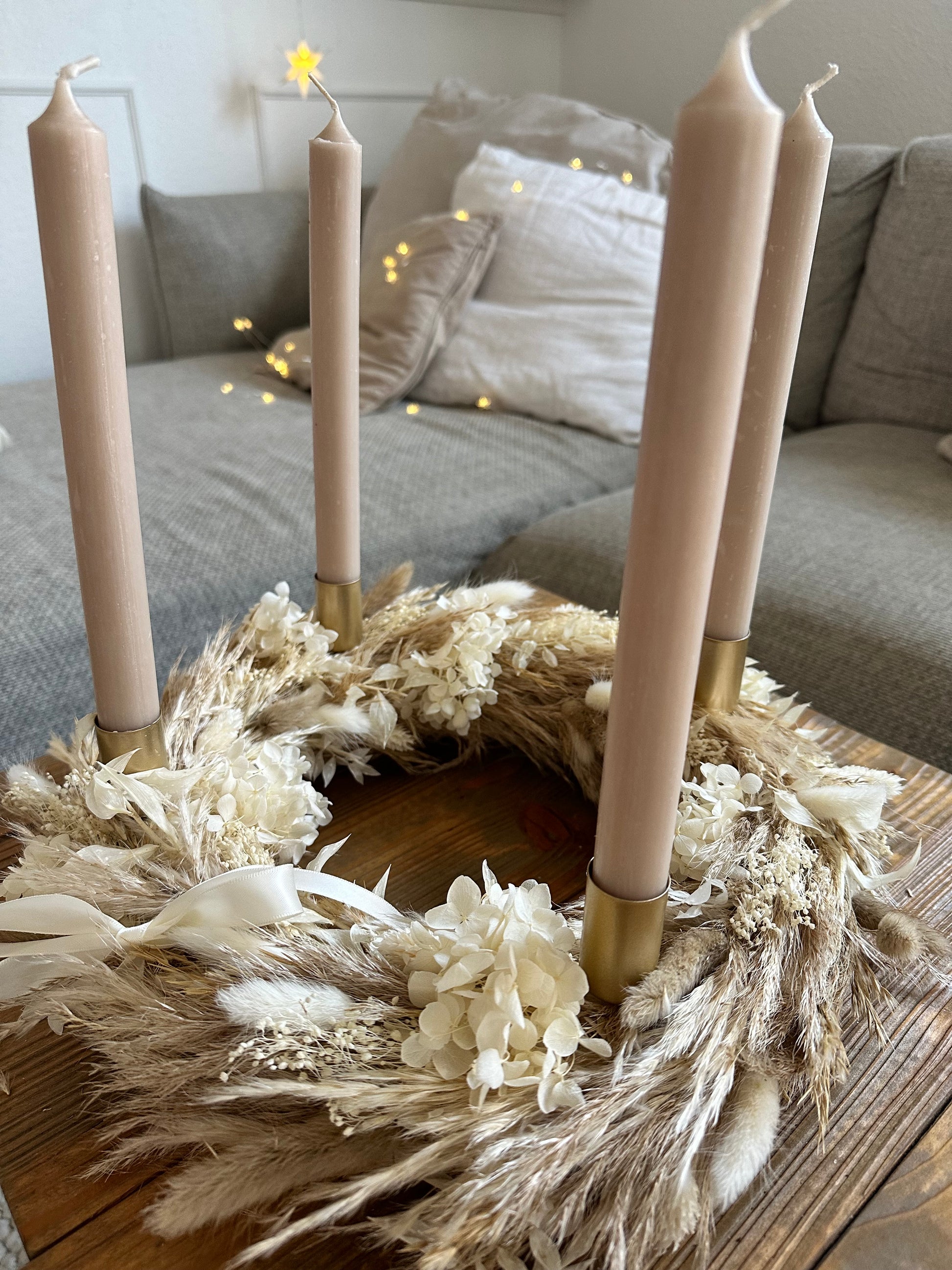 Eleganter Adventskranz mit Trockenblumen – natürliche Weihnachtsstimmung von lizasliving