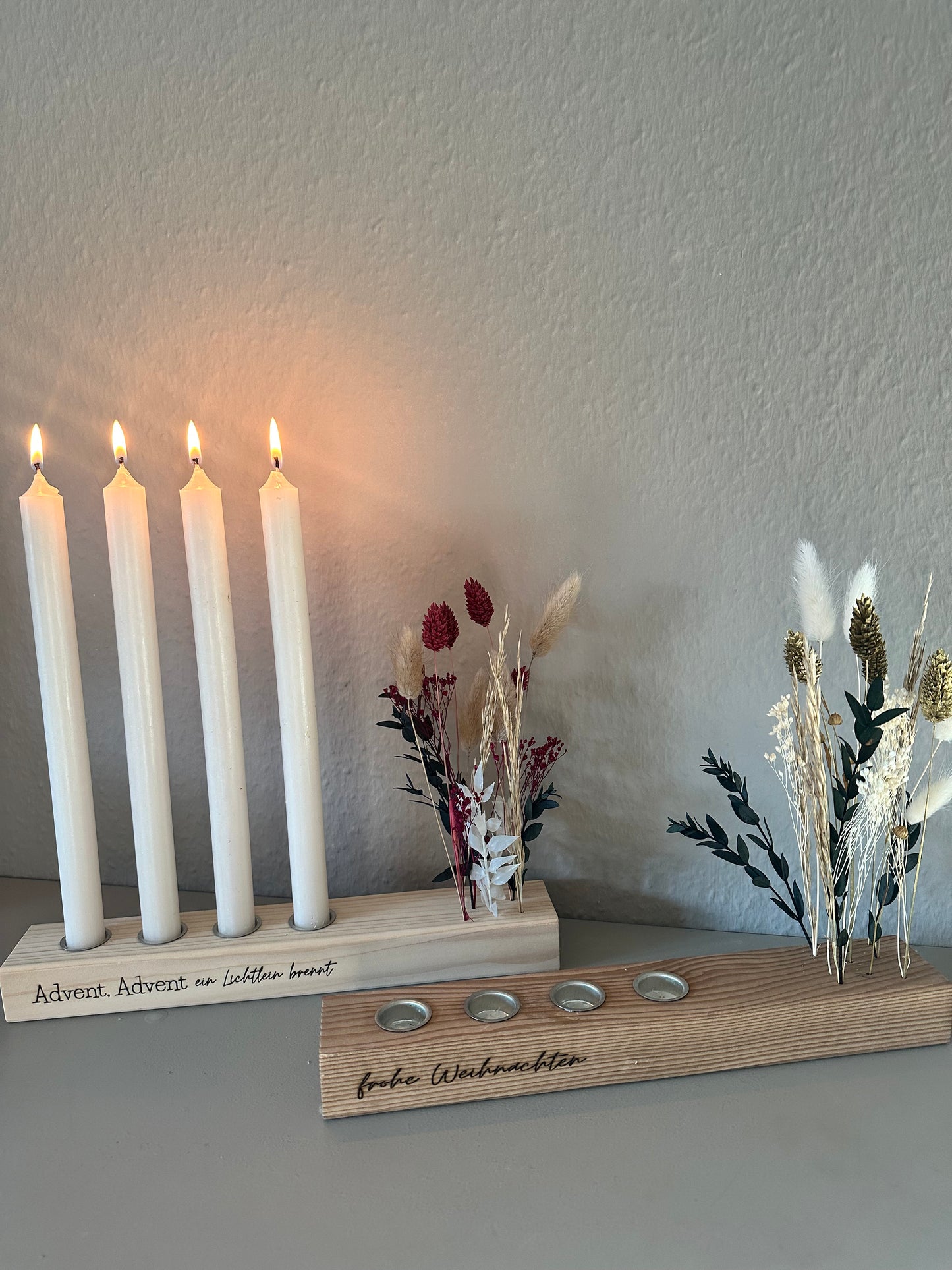 Handgefertigte Adventsleiste mit vier Kerzen und Trockenblumen – lizasliving
