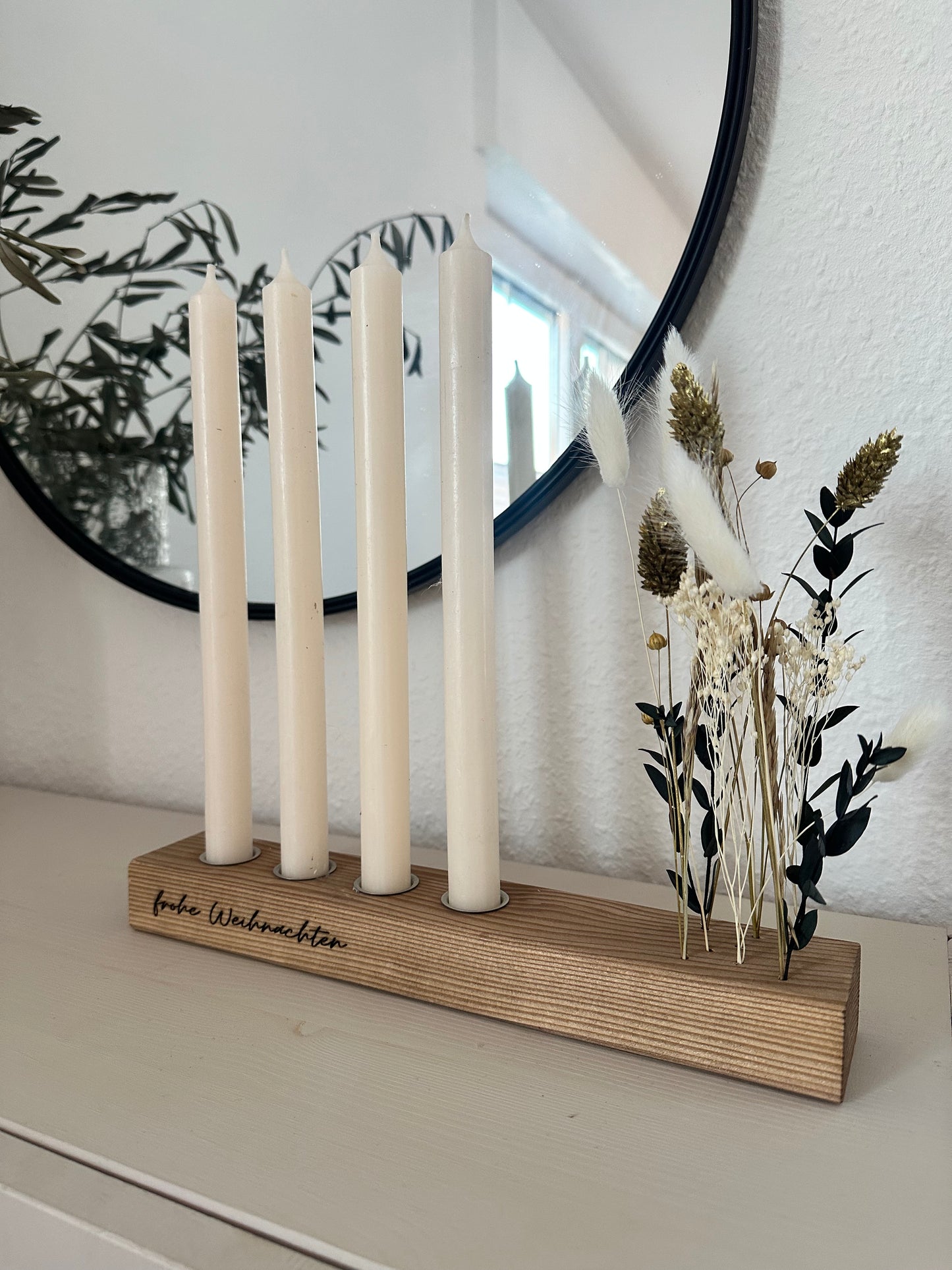 Natürliche Adventsdeko mit Flowergram und Trockenblumen – Kerzenhalter aus Holz - Adventsleiste