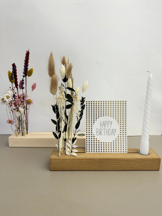 Blumenleiste mit Kerzenhalter aus Holz mit Trockenblumen und Fotohalter