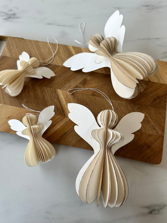 Weißer Papierengel als Weihnachtsbaumschmuck – stilvolle Weihnachtsdeko