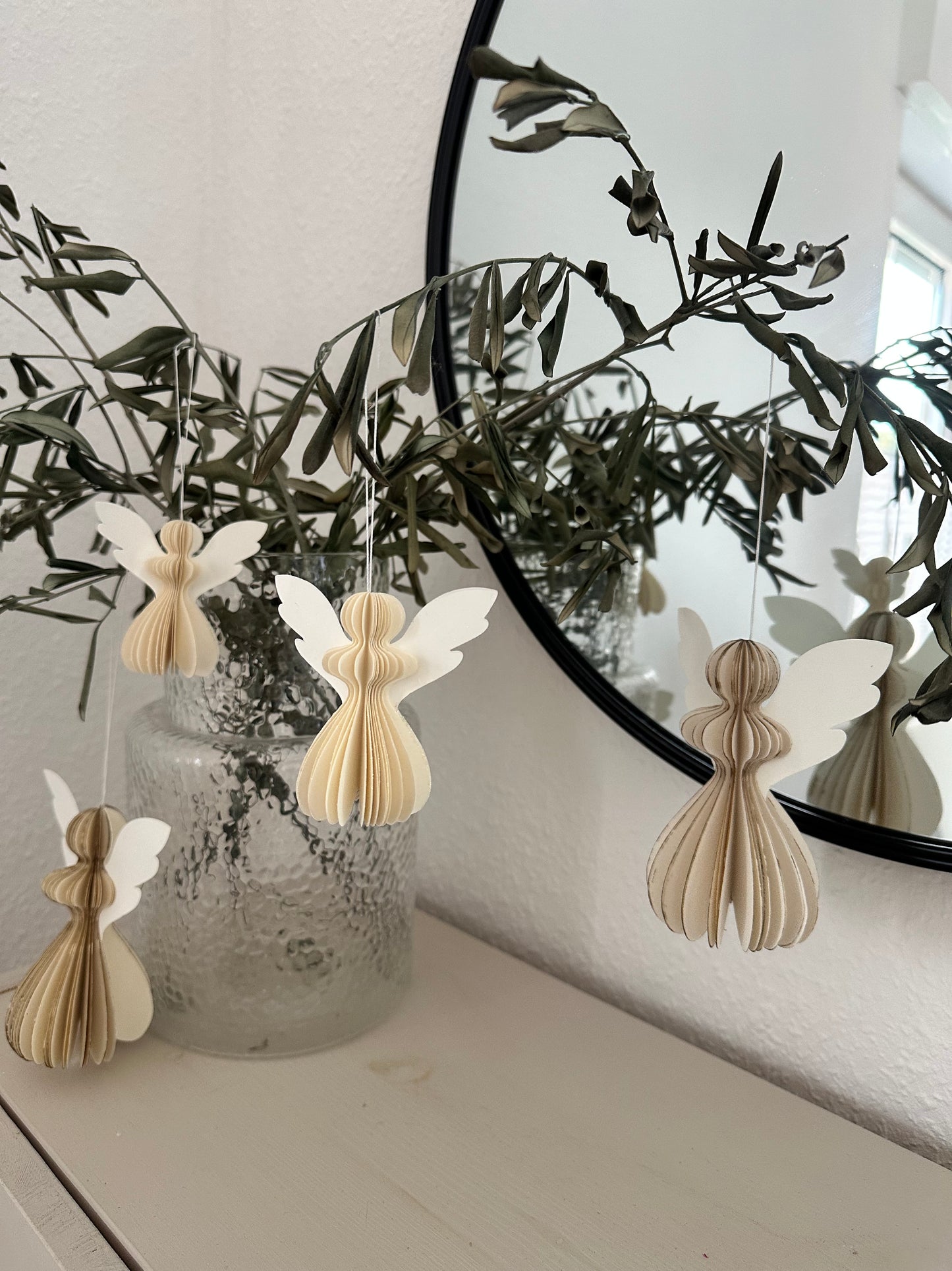 Papierengel Weihnachtsschmuck – dekorativer Baumschmuck von lizasliving