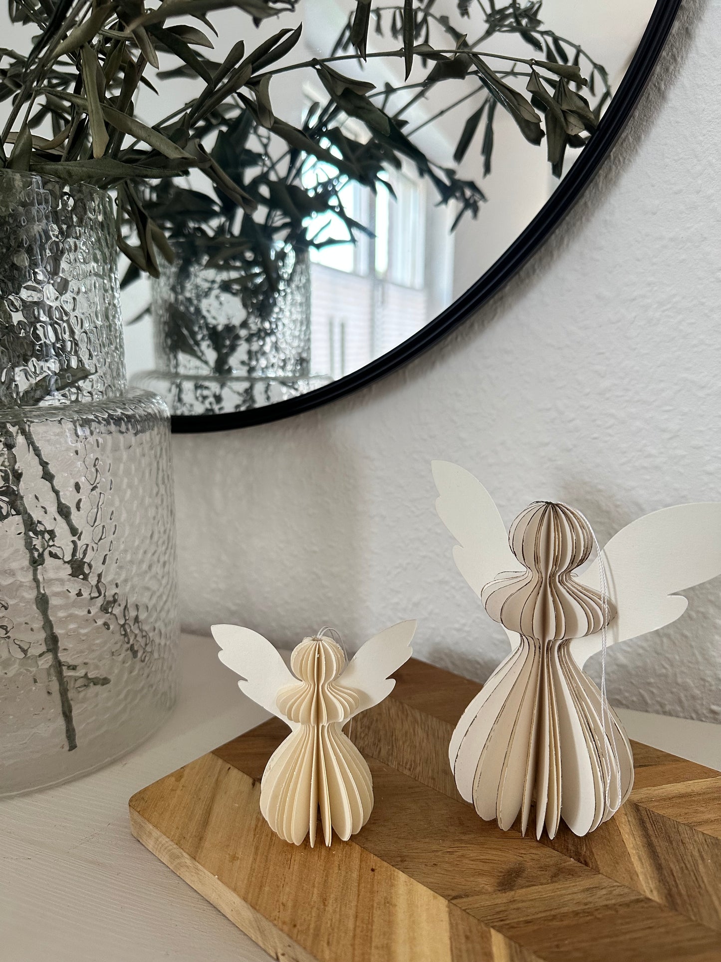 Papierengel als Baumschmuck – liebevolle Weihnachtsidee