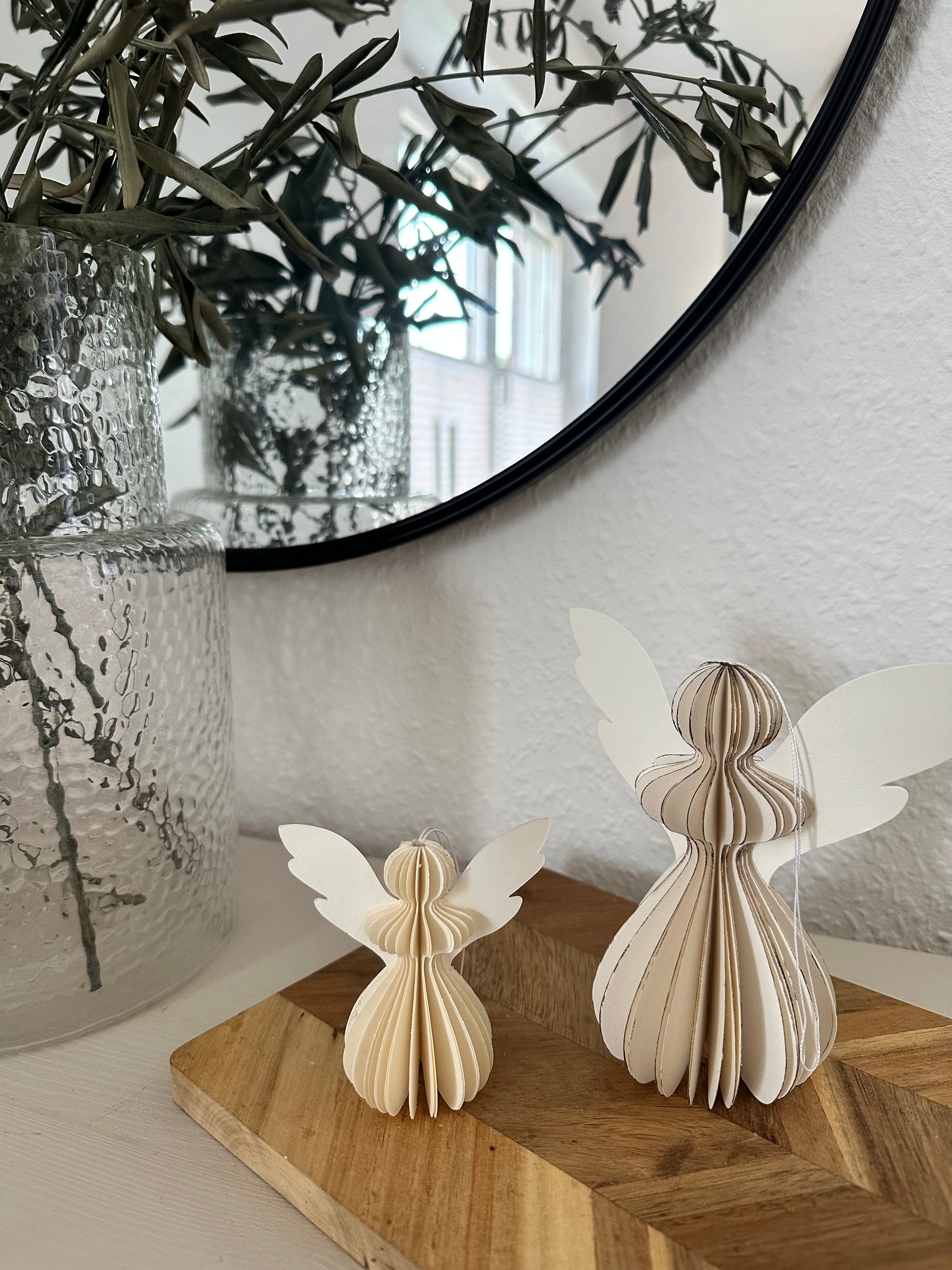 Papierengel als Baumschmuck – liebevolle Weihnachtsidee