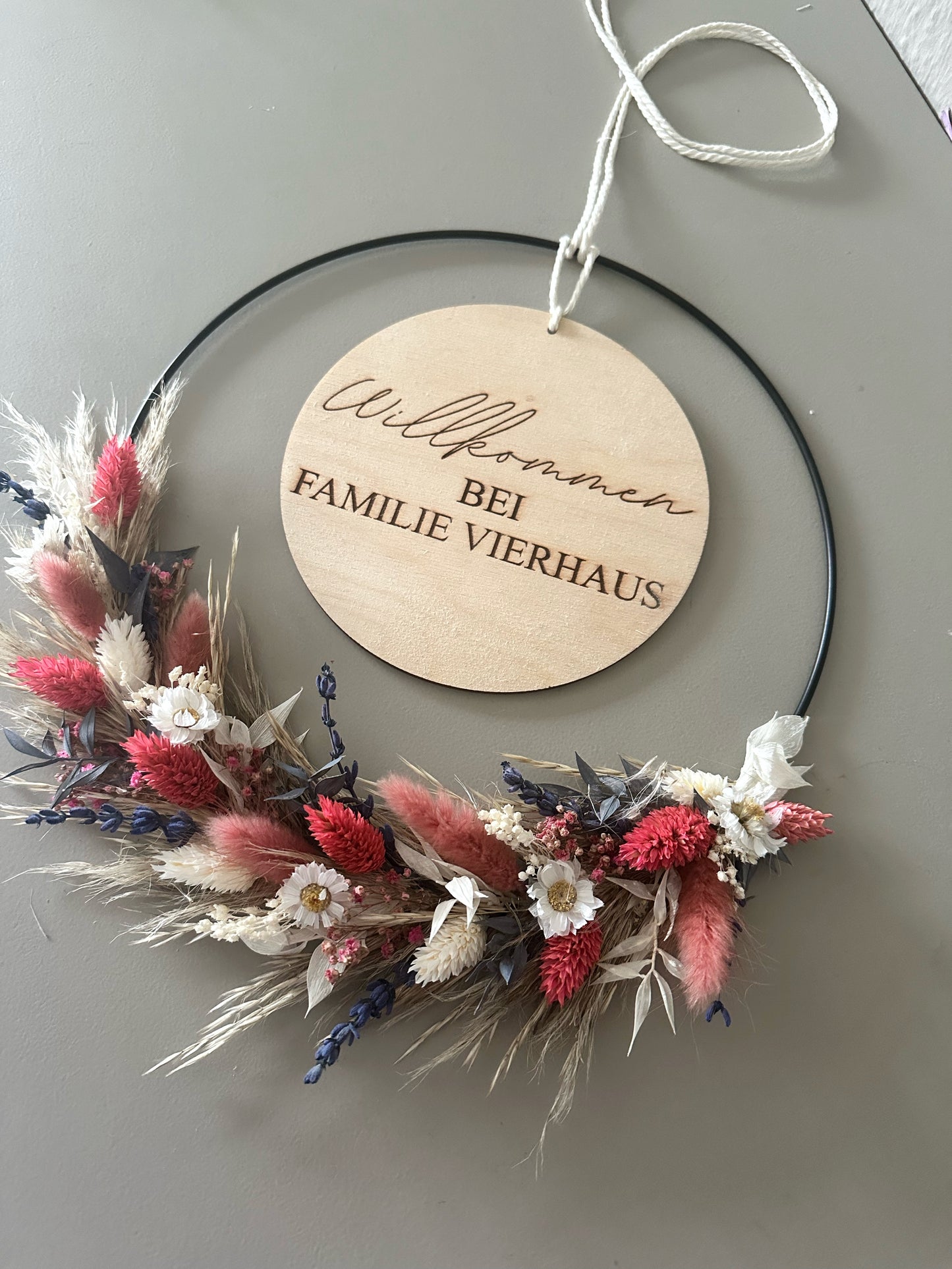 Trockenblumenkranz Frühling mit Holzscheibe