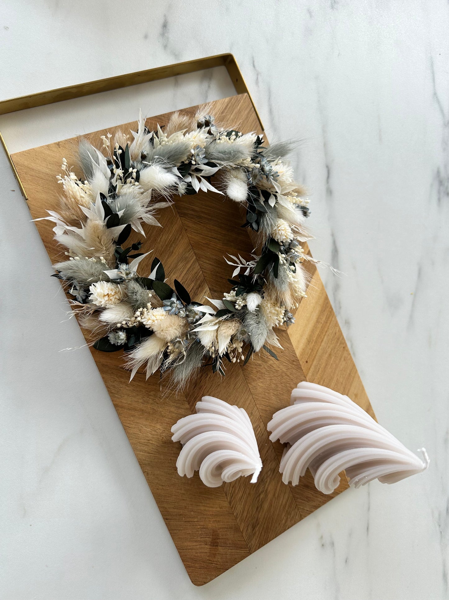 Minimalistische Weihnachtskerze in Baumform - kleine Weihnachtsgeschenkidee