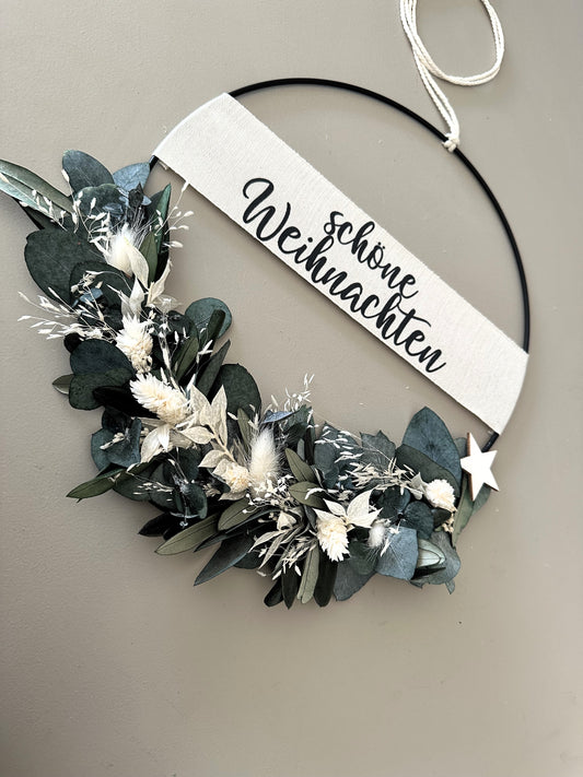 Handgemachter Weihnachtsring aus Trockenblumen – natürliche Tür- oder Wanddeko