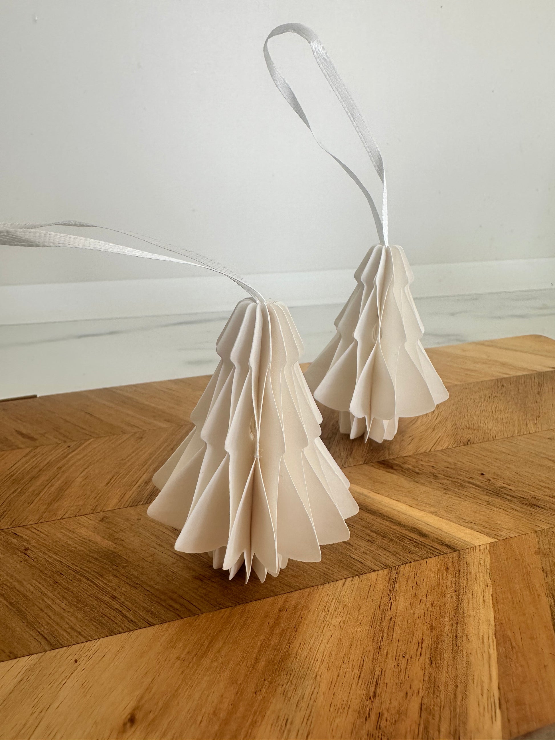 Papier-Weihnachtsbaum aus hochwertigem, stabilem Papier