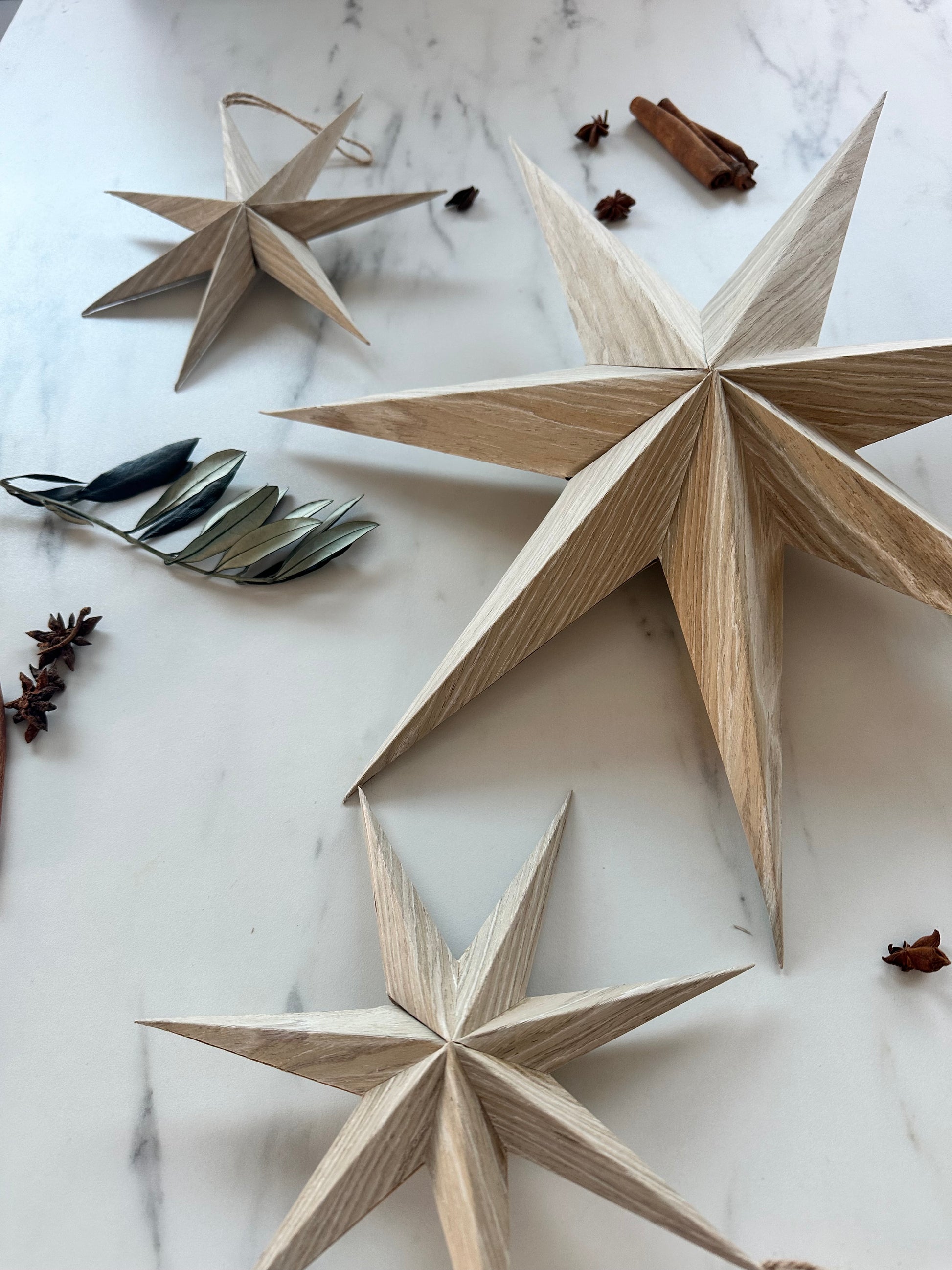 Moderner Deko-Stern aus Papier in Holzoptik – lizasliving Concept Store