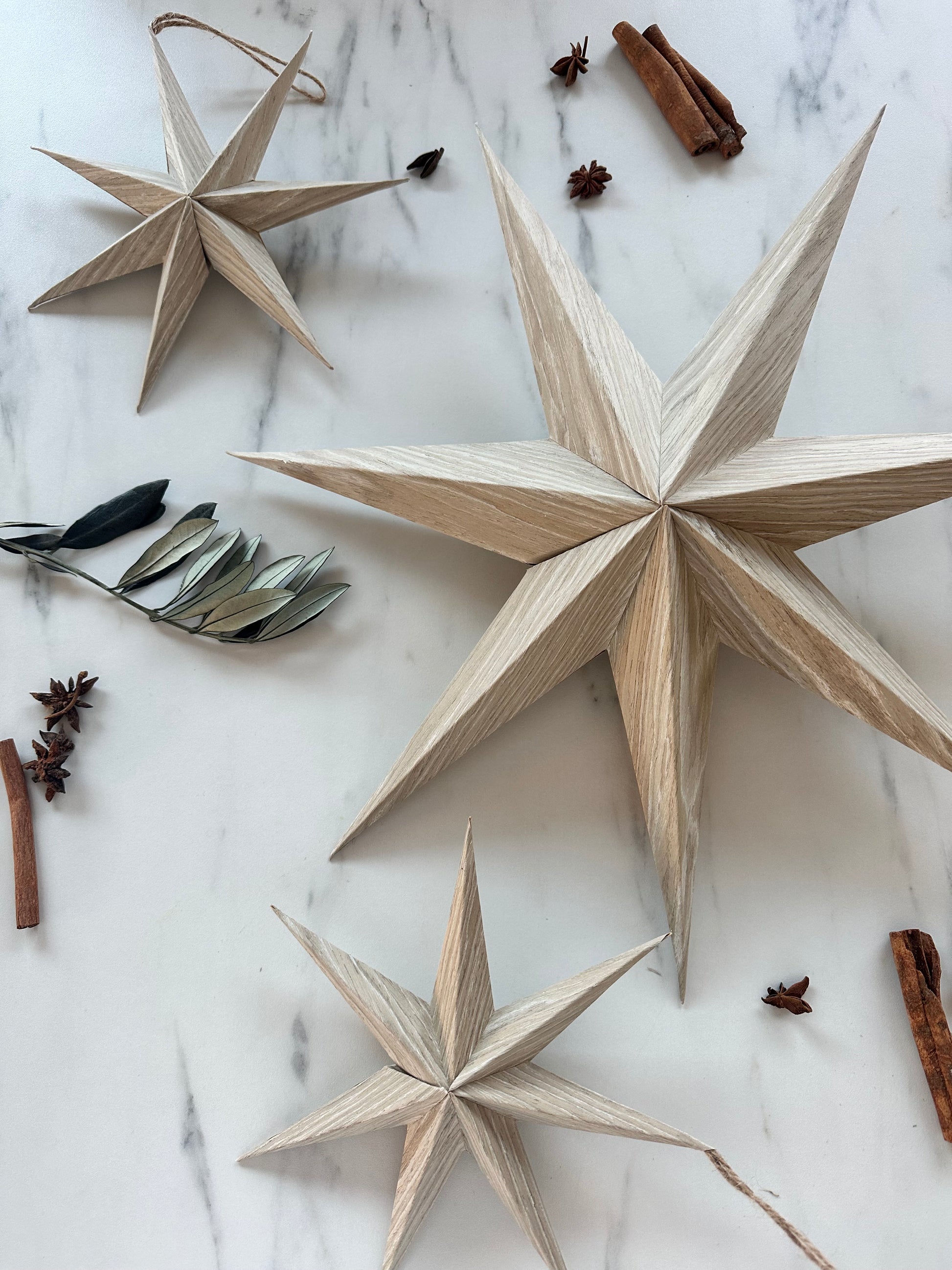 Stern aus Papier in zwei Größen – Weihnachtsdeko und Adventsdeko