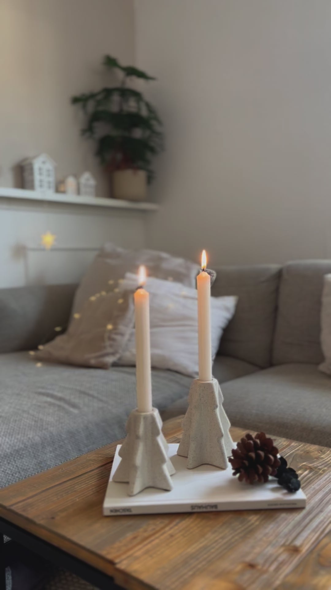Minimalistischer Stabkerzenhalter in Tannenbaum-Form – lizasliving Concept Store