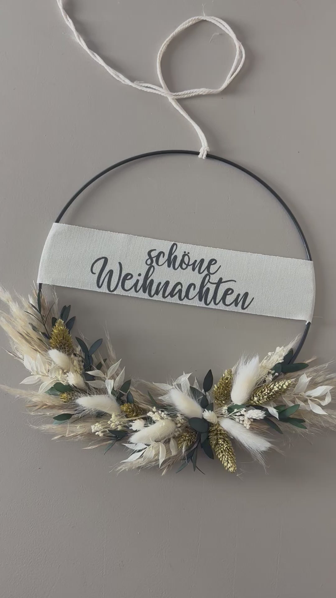 Handgemachter Weihnachtsring aus Trockenblumen – dekorative Tür- oder Wanddeko