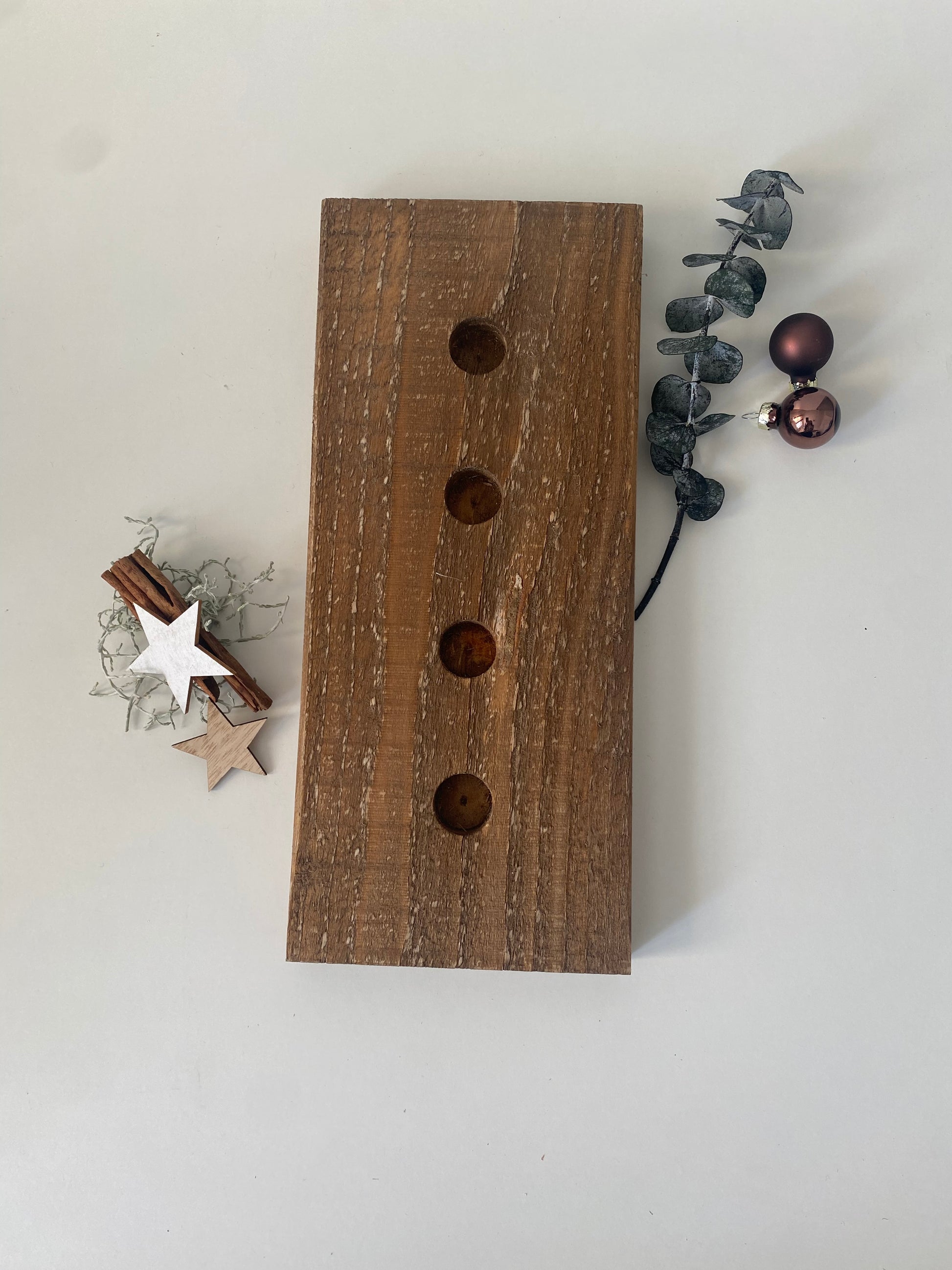 Dekoratives Holzbrett mit Kerzen – handmade Deko von lizasliving