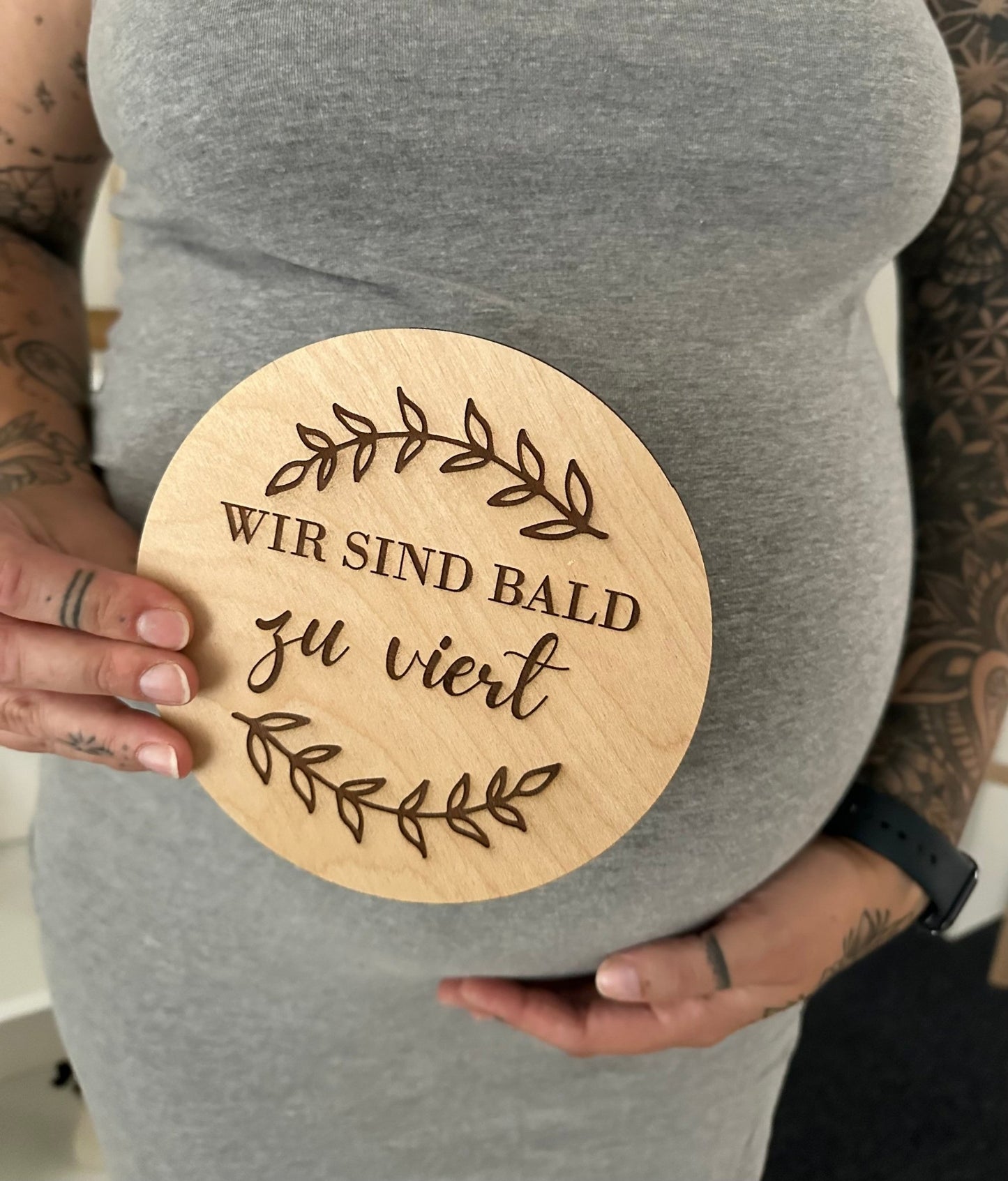 Holzschild wir sind bald zu dritt, viert, fünft - Wohnaccessoire