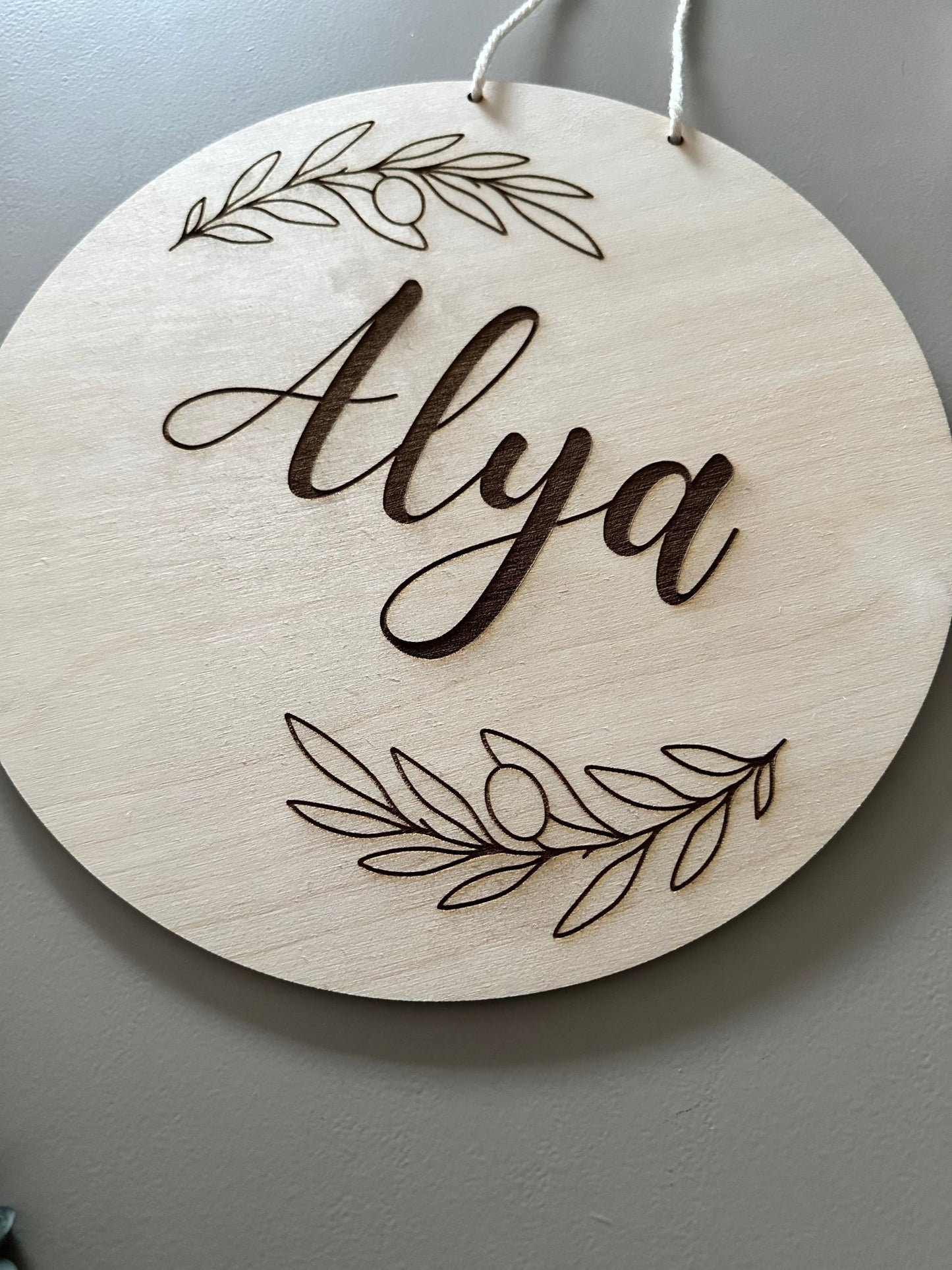 personalisiertes Namensschild aus Holz - Wohnaccessoire