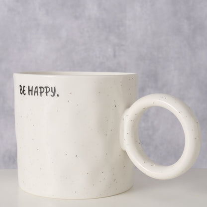 Fröhlicher Kaffeebecher mit Spruch „BE HAPPY“