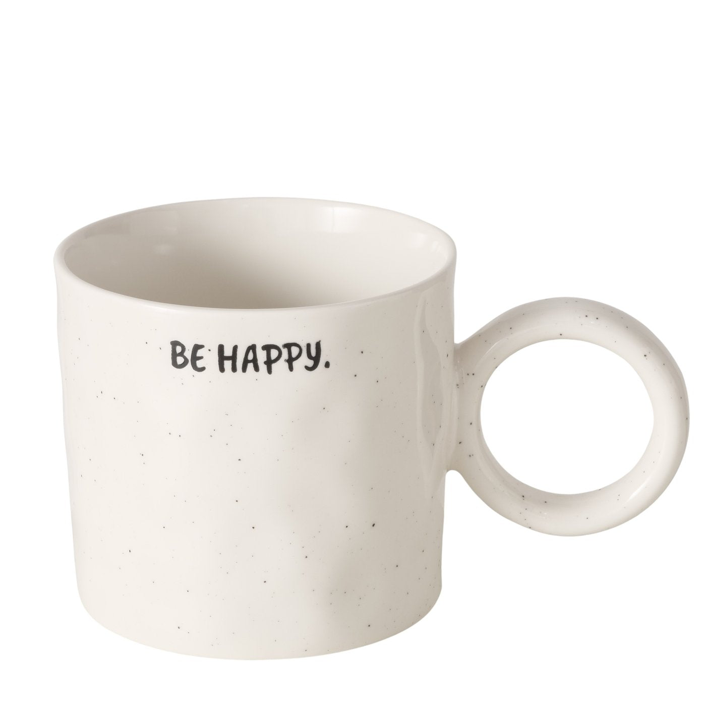 Becher „BE HAPPY“ auf Tisch mit Frühstücksdeko arrangiert