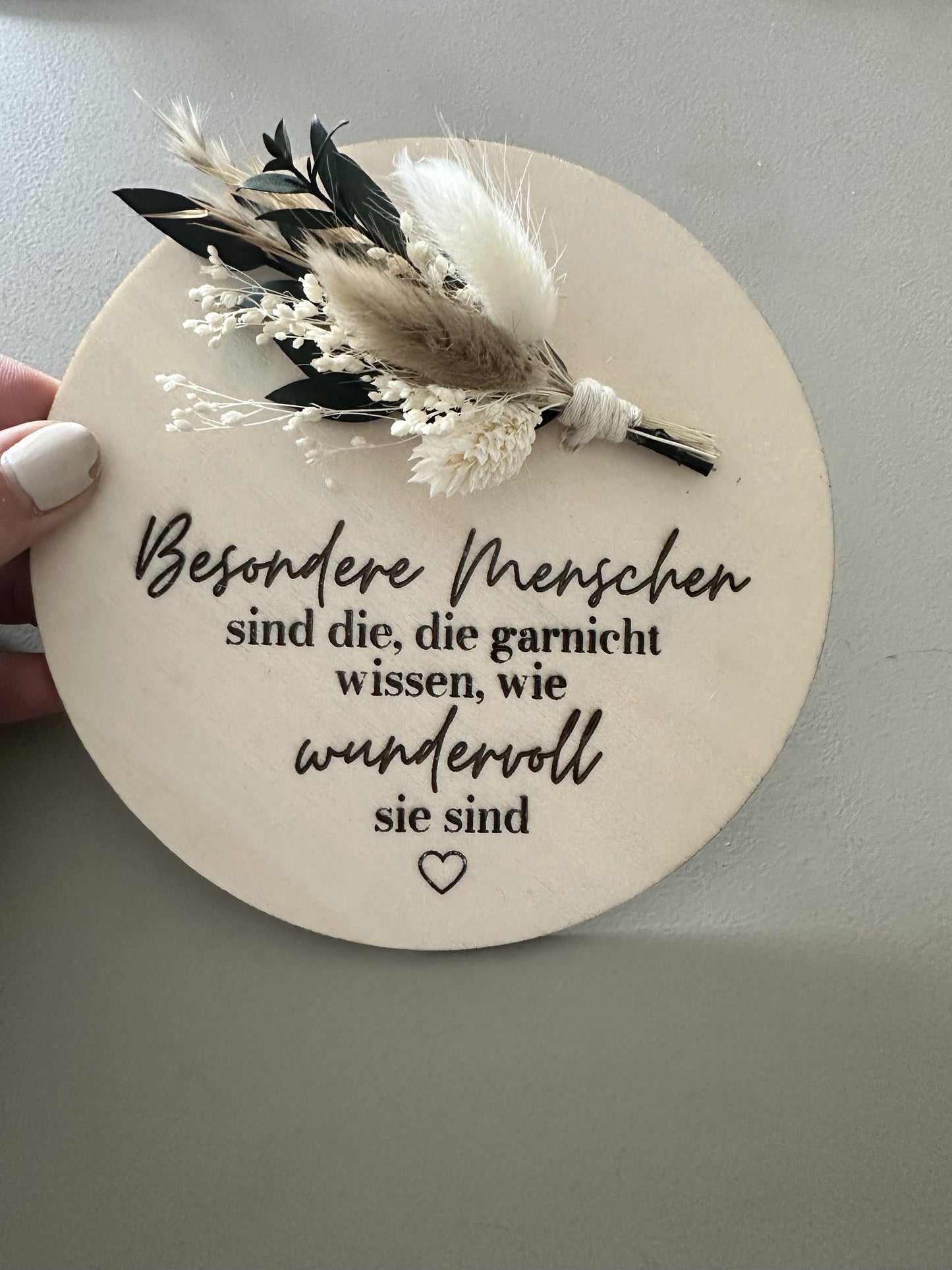 persönliches Geschenk beste Freundin | Holzscheibe mit Gravur und Trockenblumenstrauß