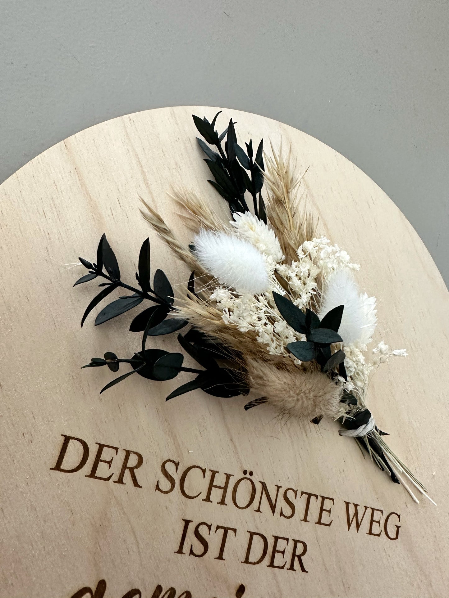 Holzscheibe mit Trockenblumen, Spruch und Personalisierung Hochzeitsgeschenk für das Brautpaar