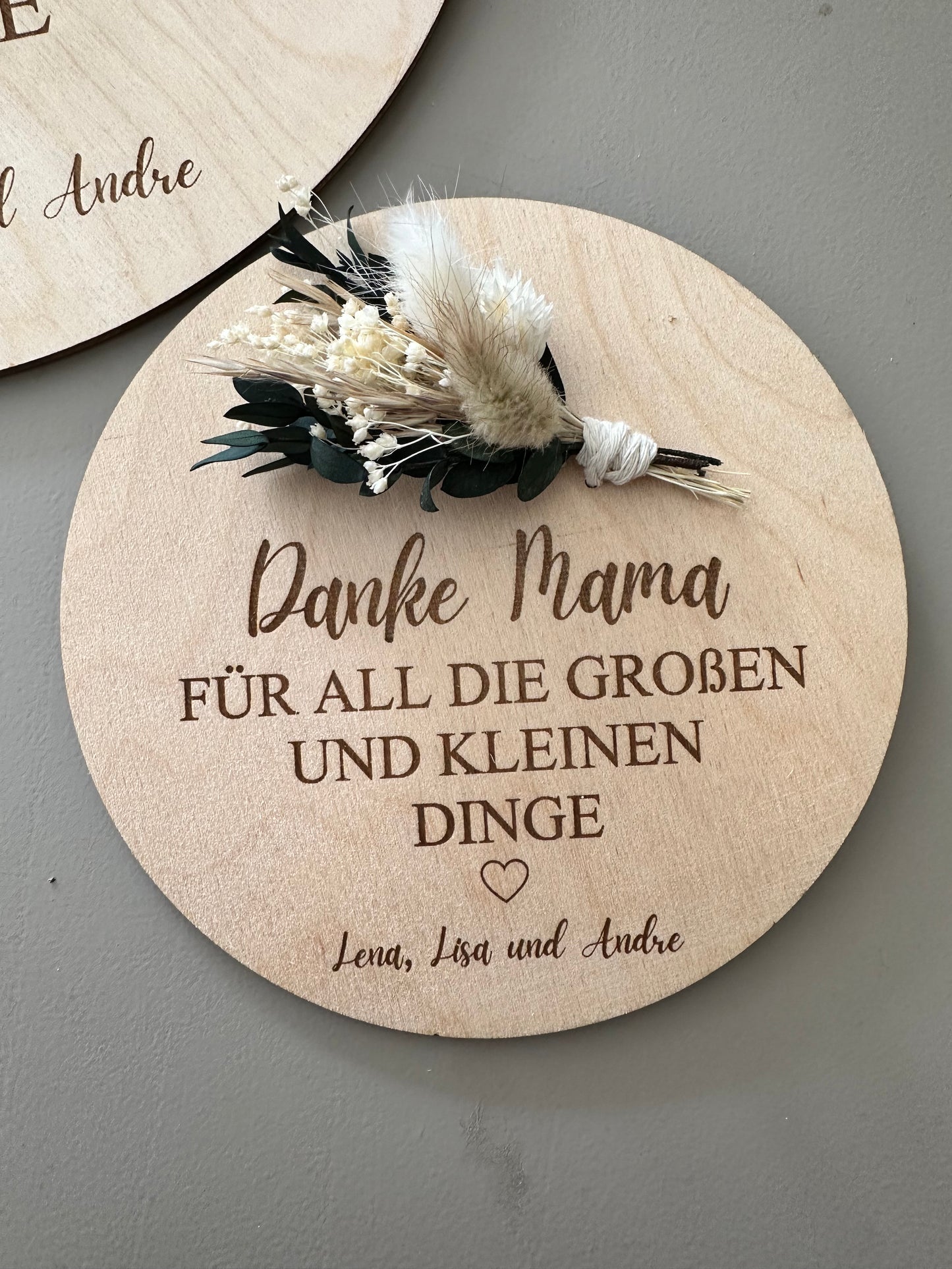 Holzschild mit Trockenblumenstrauß | personalisiertes Geschenk zum Muttertag