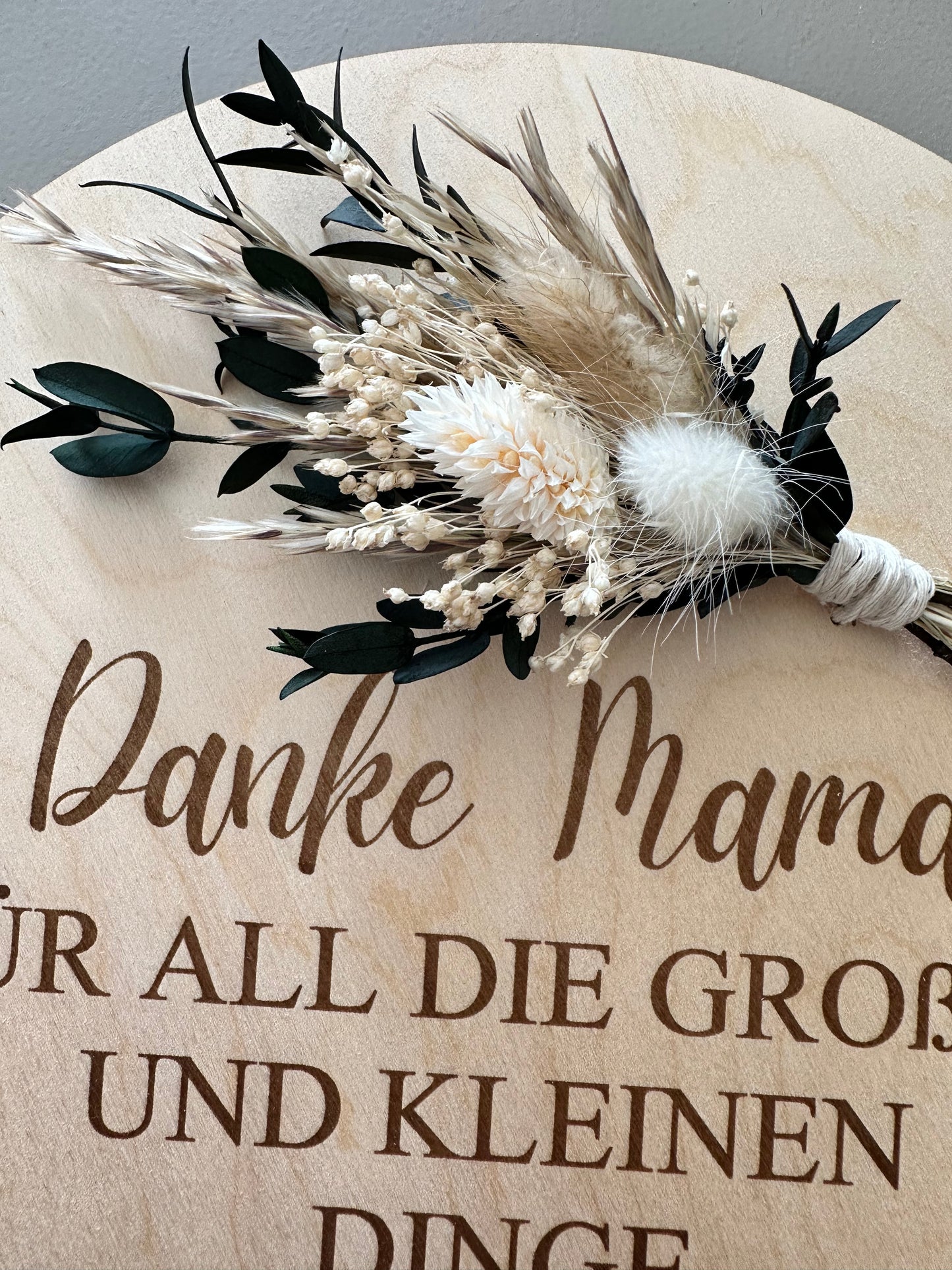 Holzschild mit Trockenblumenstrauß | personalisiertes Geschenk zum Muttertag