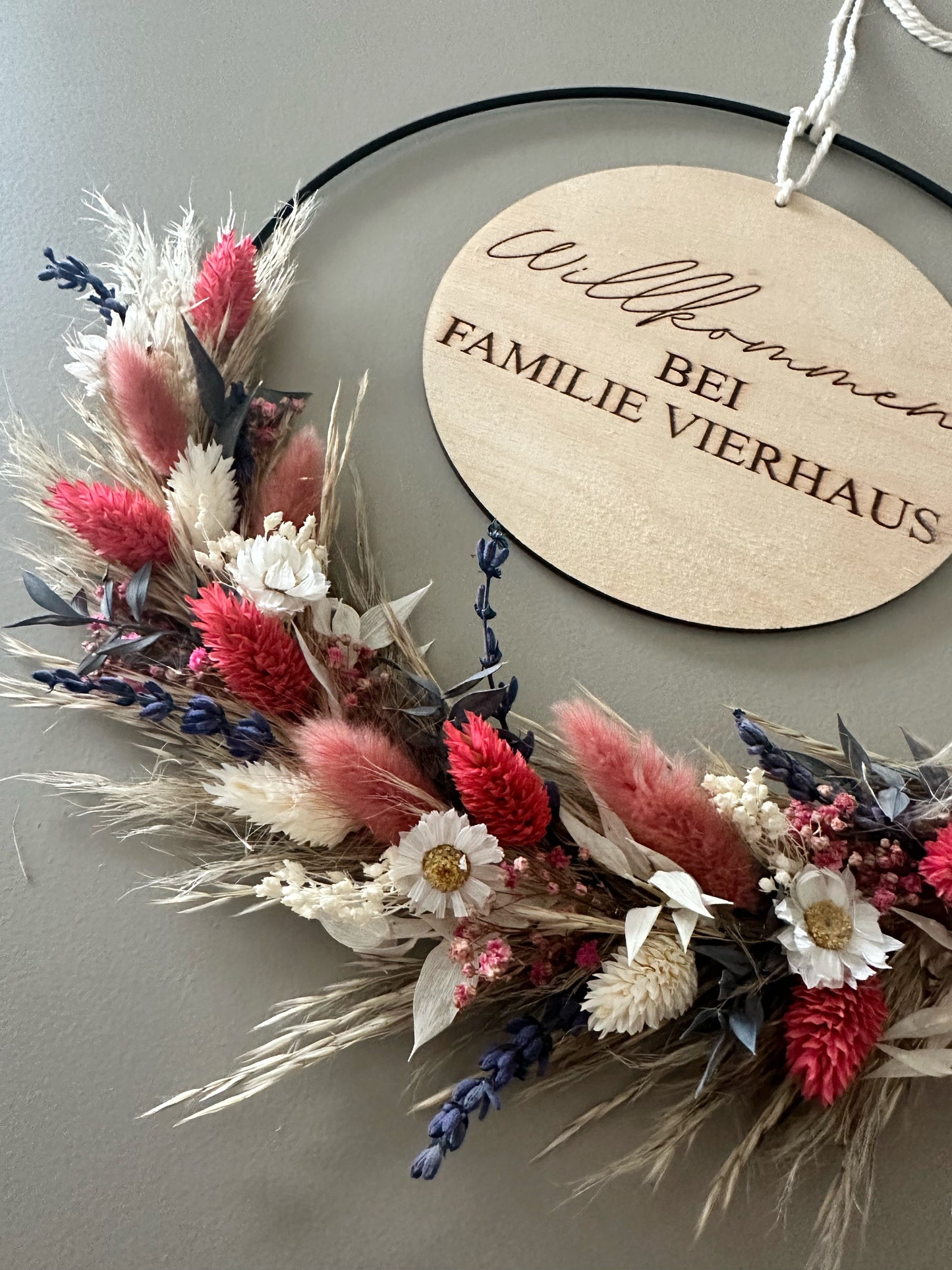 Trockenblumenkranz Frühling mit Holzscheibe