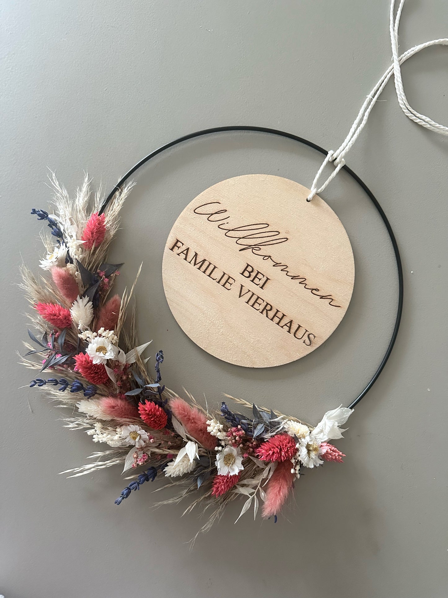 Trockenblumenkranz Frühling mit Holzscheibe