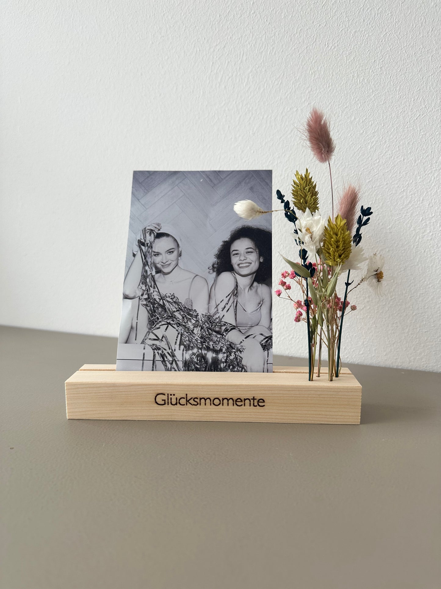 Kartenständer Fotoständer Glücksmomente mit Trockenblumen aus Holz