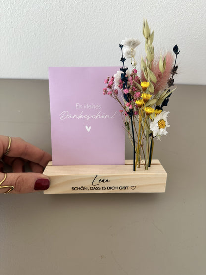 Personalisierter Kartenständer Geschenk Freundin Gravur | Miniblumenleiste Kartenhalter Schön, dass es dich gibt