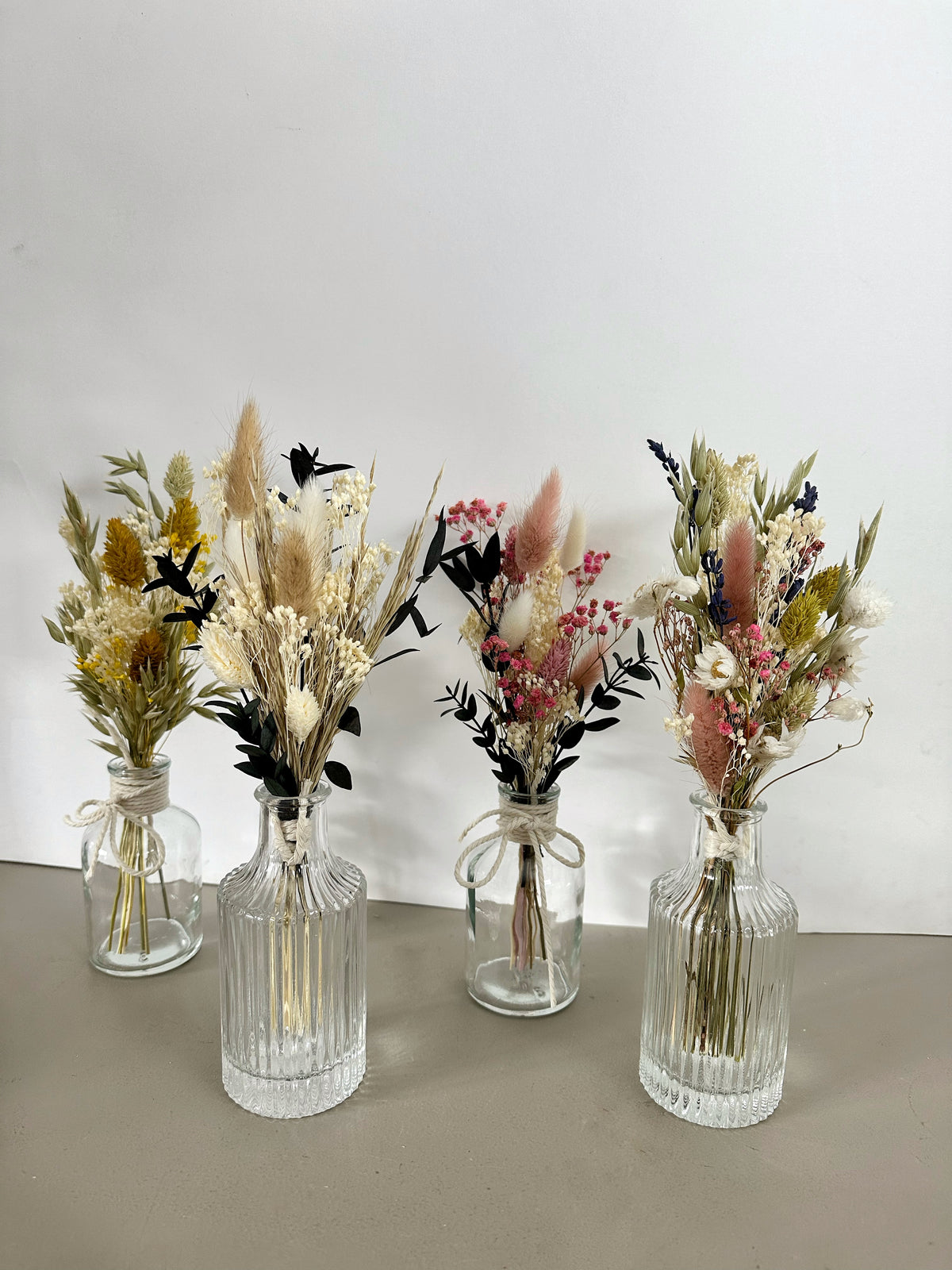 Kleiner Trockenblumenstrauß mit Vase – Lizasliving