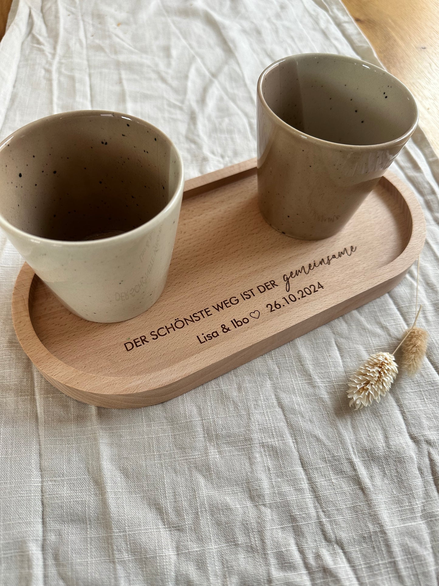 Hochzeitsgeschenk Tablett mit personalisierter Gravur