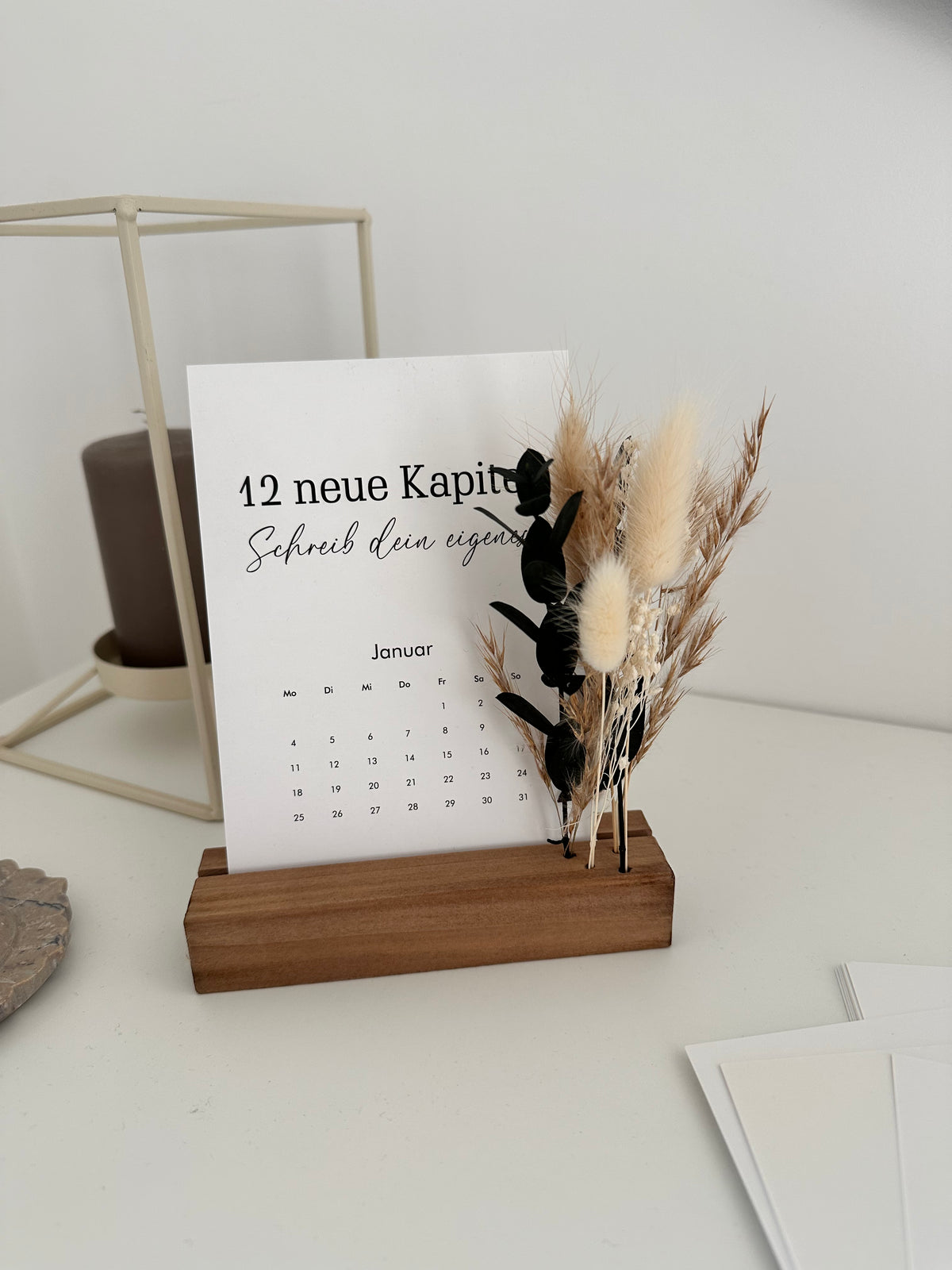 Tischkalender mit Aufsteller und Trockenblumen | Kalender 2027 | 12 Sprüche