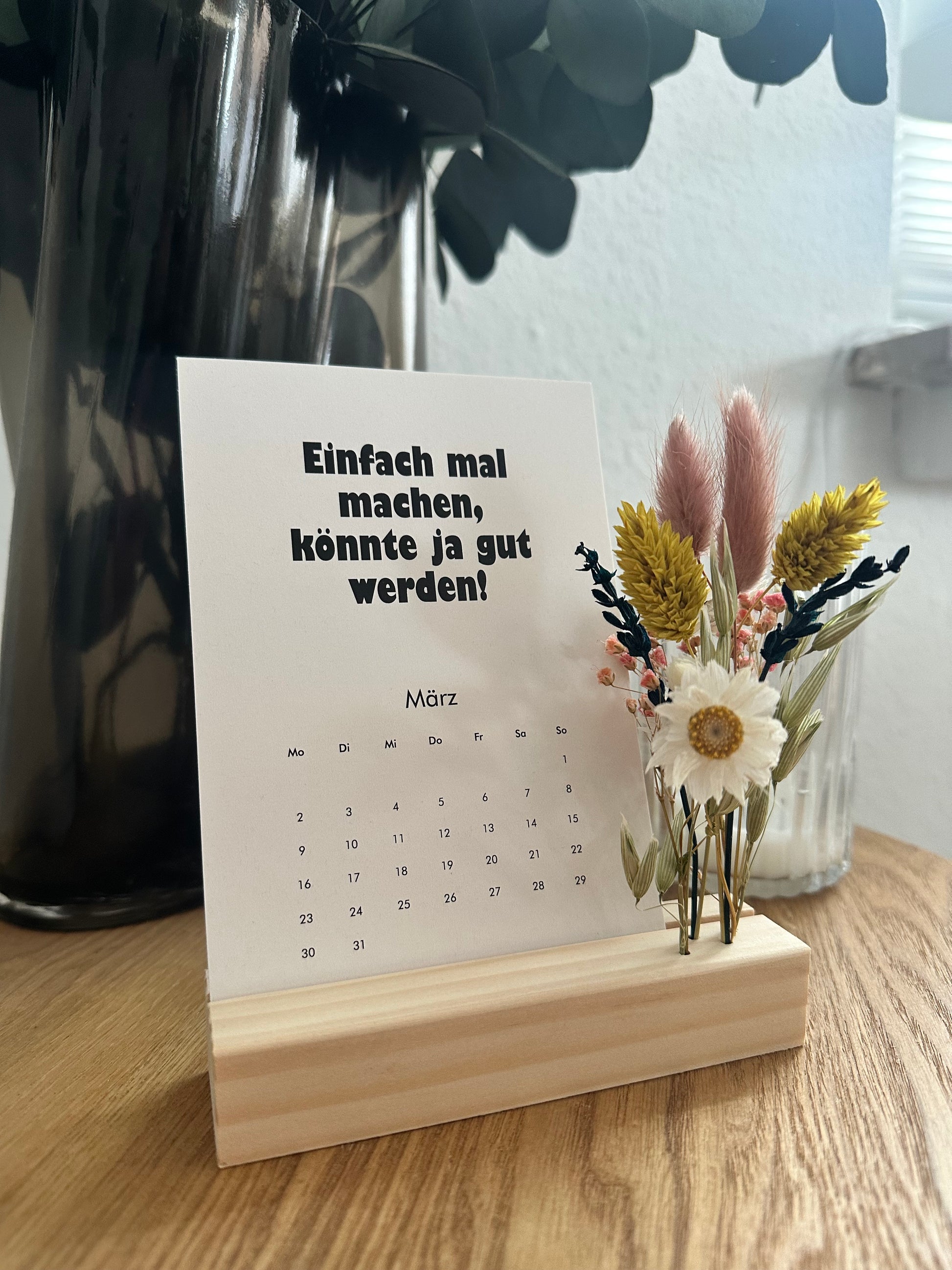 Kalender 2026 mit Sprüchen und Trockenblumen als Geschenkidee
