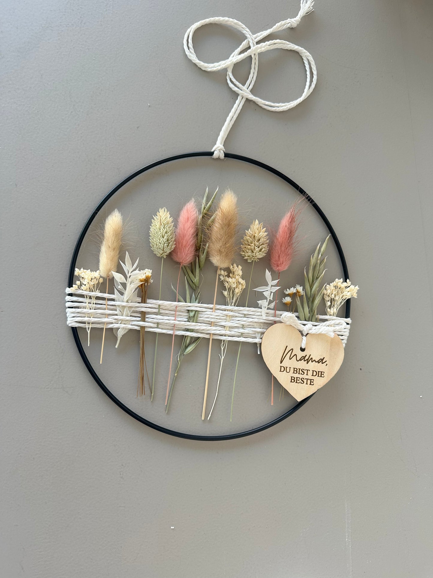 Muttertagsgeschenk | Metallring mit Trockenblumen und Holzherz | Trockenblumenring