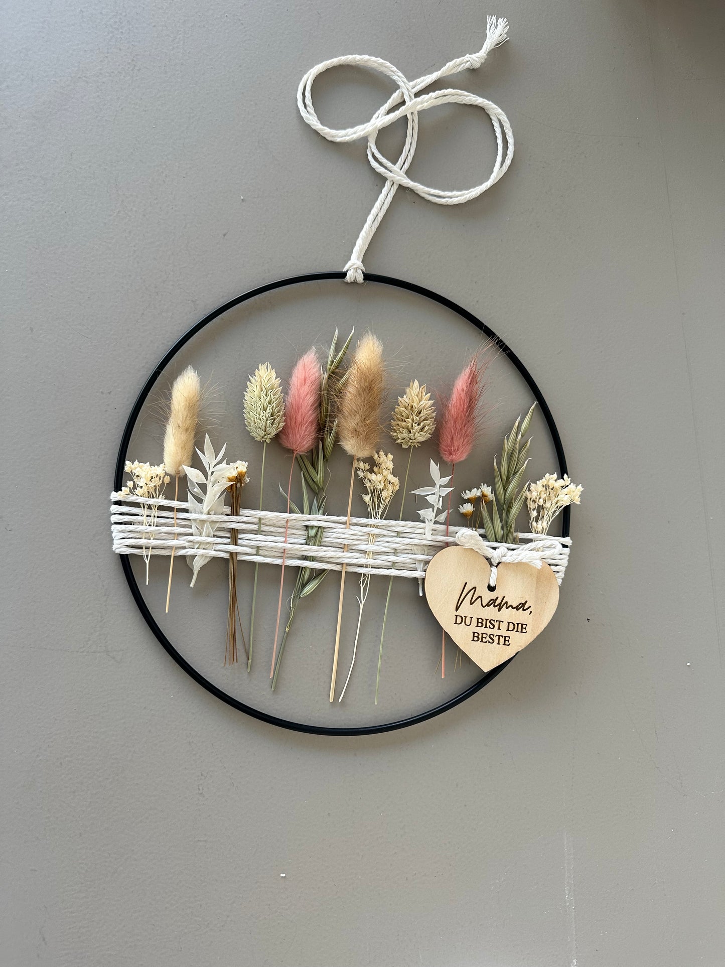 Muttertagsgeschenk | Metallring mit Trockenblumen und Holzherz | Trockenblumenring