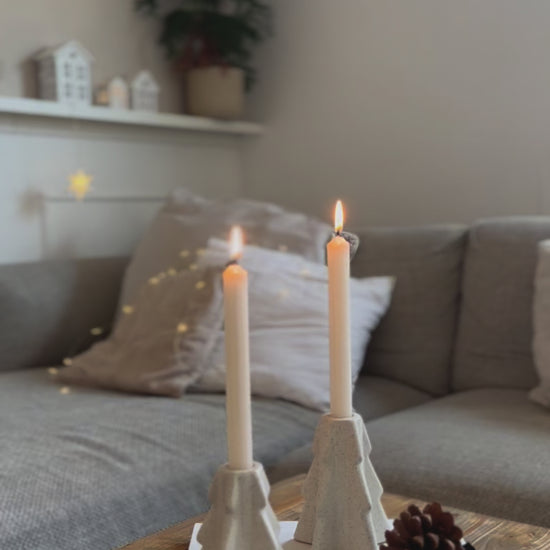 Minimalistischer Stabkerzenhalter in Tannenbaum-Form – lizasliving Concept Store