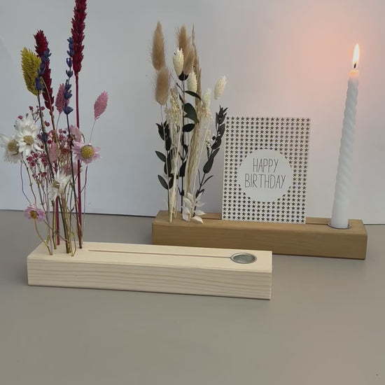 Blumenleiste mit Kerzenhalter aus Holz mit Trockenblumen und Fotohalter