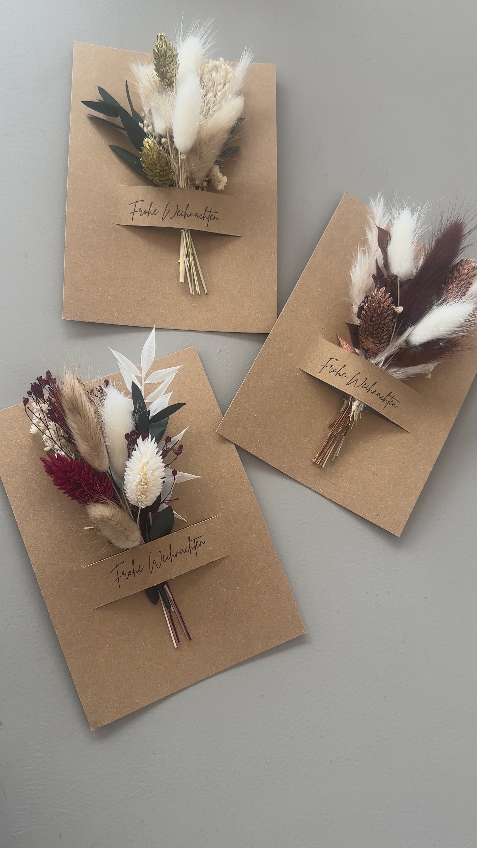 Nachhaltige Grußkarte mit getrockneten Blumen
