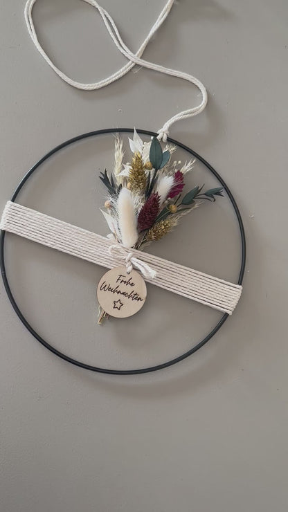 Metallring mit Trockenblumenstrauß, Garn und Holzplättchen "Frohe Weihnachten ☆"