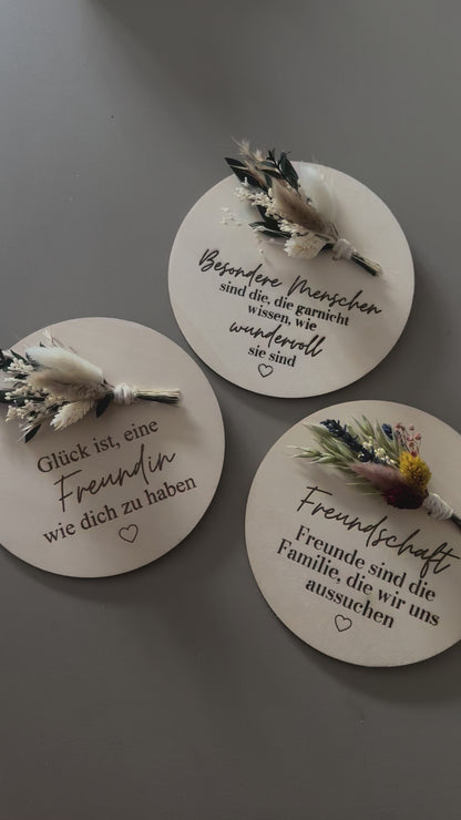 persönliches Geschenk beste Freundin | Holzscheibe mit Gravur und Trockenblumenstrauß