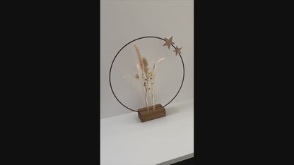 Stand ring with dried flowers