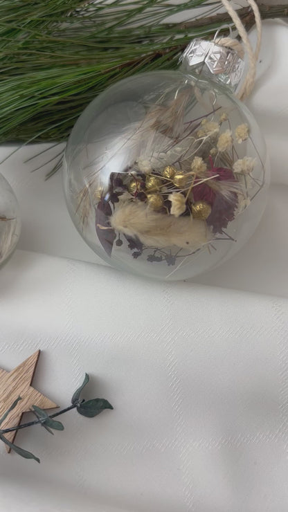 Weihnachtskugeln aus Glas mit Trockenblumen | Personalisierbar