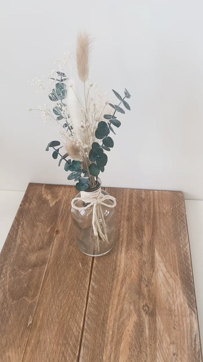 Small bouquet of dried flowers with vase
