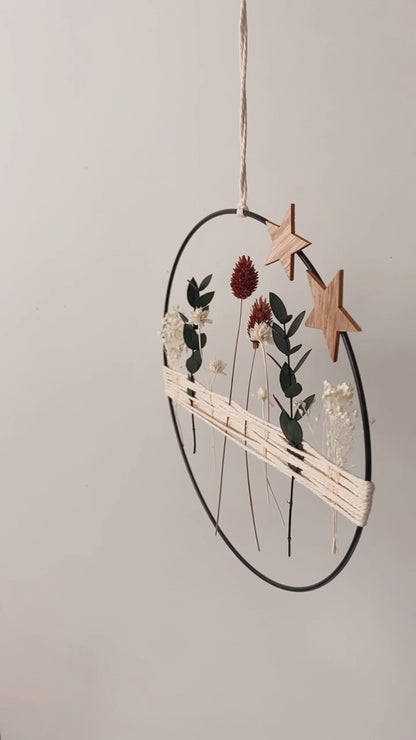 Metal ring with dried flowers and Christmas yarn | wooden stars