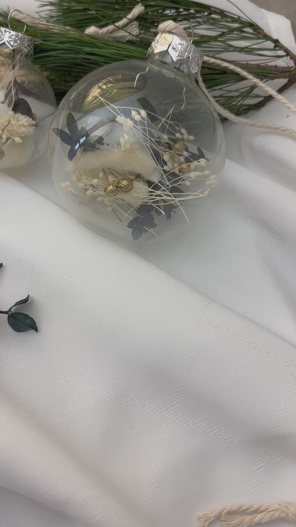 Weihnachtskugeln aus Glas mit Trockenblumen | Personalisierbar
