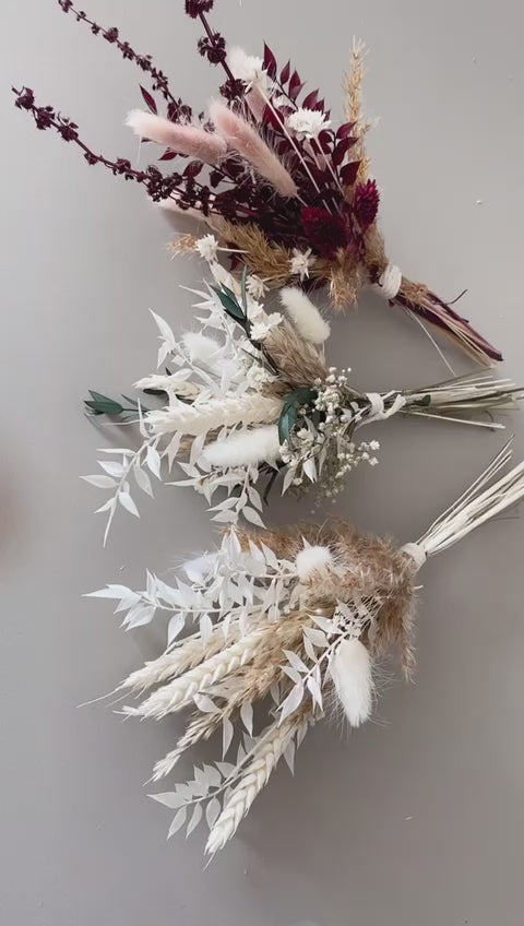 Small bouquet of dried flowers beige white